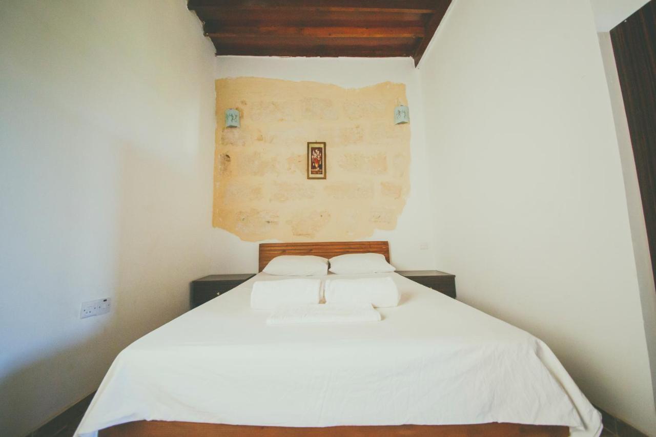 Castle Karpasia Guest House Authentic Atmosphere ! Rizokarpaso Exterior photo
