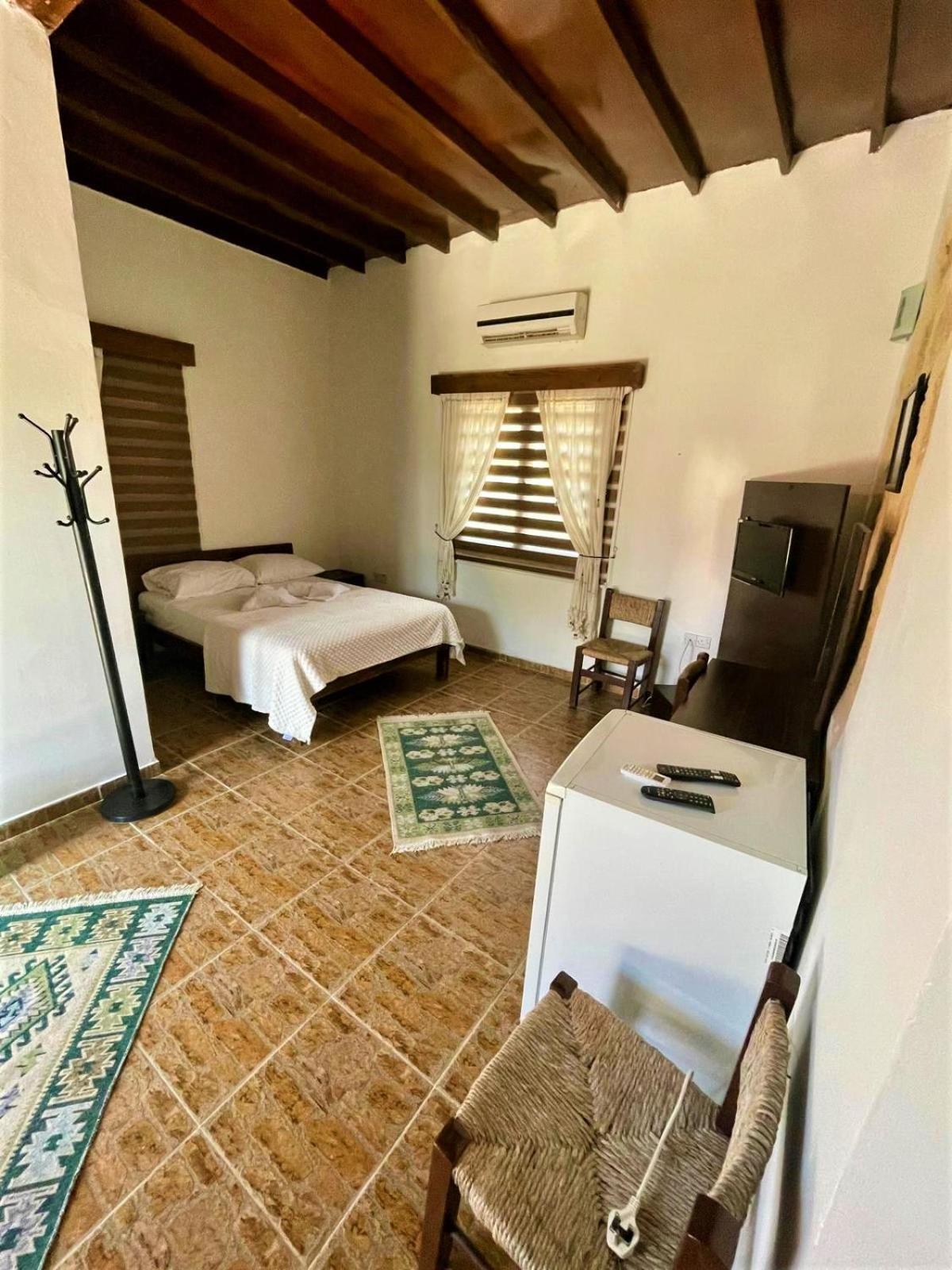 Castle Karpasia Guest House Authentic Atmosphere ! Rizokarpaso Room photo